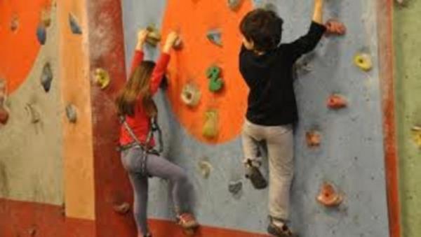 46. Kayalklara trmanmay denemek