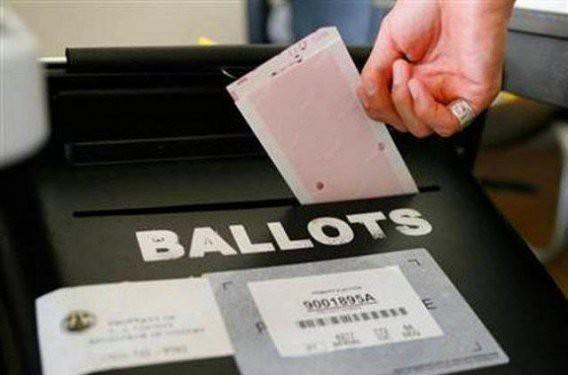 Michigan  Michigan'da yaayan bir hemire olan Ty Houston 2012'de o zamanki seimler iin oy kullanrken bir kadnn yardm isteyen lklarn duydu. Oraya gittiinde kadnn kocasnn kalbi durmutu ve nefes alamyordu, hemire adam hemen srt st yatrd ve ilk yardm uygulad. Bir ka dakika sonra adam hayata dnd, gzn atnda sorduu ilk soru ise "Oy kullanabildim mi?" idi.