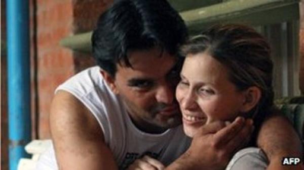 12 Saat sonra anne baba ocuu grmek iin geri dnmeye karar verdiler ve o srada bebek morgda souk bir odada tutuluyordu