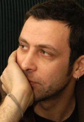 Nejat ler, Caalolu Anadolu Lisesi'nden mezun oldu.