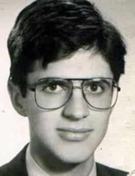 Teoman Yakupolu, Ataky Lisesi'nden mezun oldu.