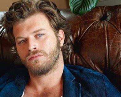 Kvan Tatltu, orta renimini Yenice zel a Lisesi'nde tamamlad. 1997'de babas kalp ameliyat geirince ailesiyle birlikte stanbul'a tand. stanbul Kalam Lisesi'nden mezun oldu.