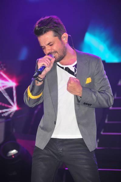 Kenan Doulu stanbul Kltr Koleji&#8217;nden mezun. ABD&#8217; de New Hampshire eyaletinde , Hesser College&#8217;da &#8216;Communication&#8217; sertifika programn bitirdi. Ardndan L.A. Musicians Institute&#8217;da yksek renimine balad.. Daha sonra yksek renimine Trkiye&#8217;de Bilgi niversitesi&#8217;nde devam etti