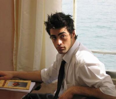 Sarp Levendolu da Saint Benoit Lisesi&#8217;nden mezun oldu.