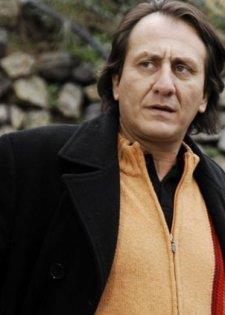 zgr Ozan, Ankara Cumhuriyet Lisesi'nden mezun oldu.