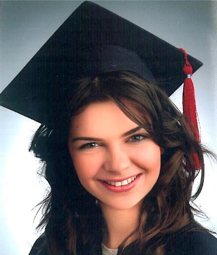 Sonra da Eskiehir Anadolu niversitesi Turizm letme&#8217;den mezun oldu.