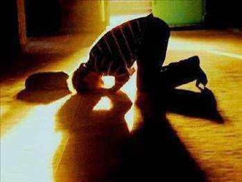 Hz. Peygamber'in imsak ve iftar aras en ok dikkat ettii hususlardan biri de bedensel temizlik&#8230; Az ve di temizlii iin misvak kullandn, ayrca scak yaz gnlerine denk gelen Ramazan aylarnda serinlemek iin bana su dktn hadislerden reniyoruz.