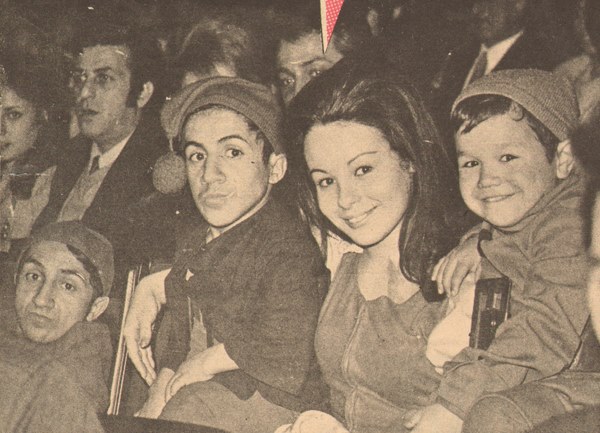 Ayecik ve Yedi Cceler filminin galasndan bir kare