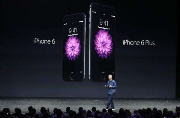 Apple'nin yeni telefonlar, iPhone 6 ve iPhone 6 Plus, Apple CEO'su Tim Cook tarafndan bizzat tantld.