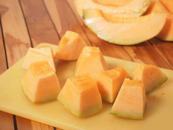 Yank tedavilerinde yaraya konulan kavun ary ve acy hafifleterek iyiletirmeyi hzlandrr.