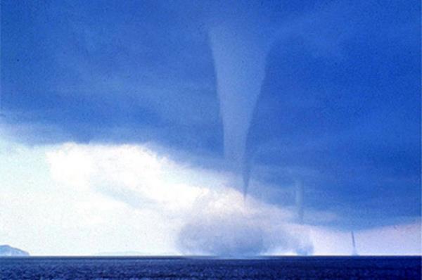 Milyarda bir gerekleecek bir doa olayna ahit olduunu syleyen fotoraf...