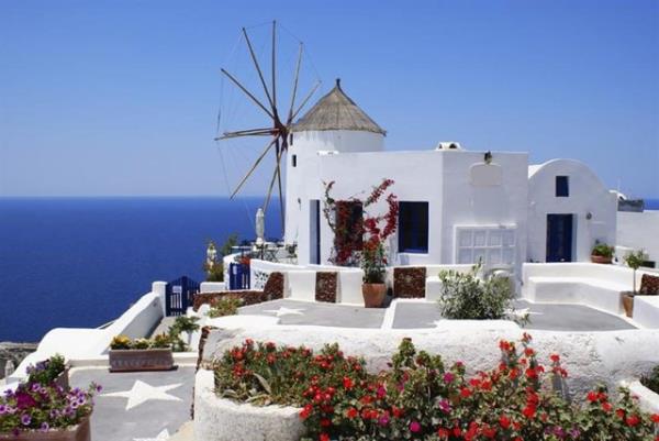 Seyahat uzmanlar tatilcilerin bu konuda panik yapmamasn zira Yunanistan eurodan ksa bile yeni para biriminin kullanlmaya balamasnn 18 ay kadar bir zaman alacan belirtiyor.