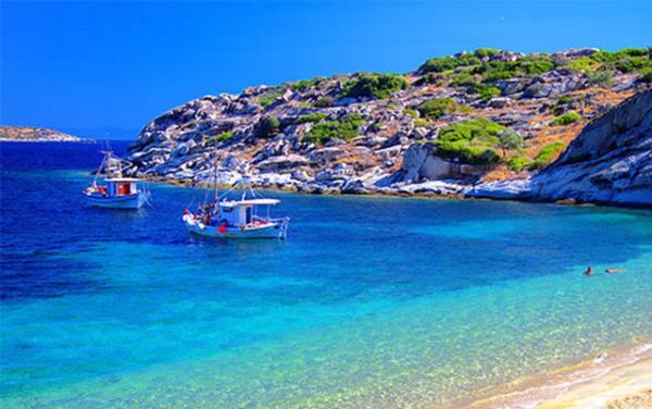 Post Office Travel Money; darda yemek, yerel geziler ve kahve gibi eyler iin bir iftin ortalama 500 Sterlin, bir ailenin ise 700 Sterlin harcadn tahmin ediyor.