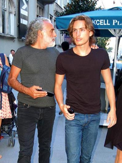 Cemo etin (Sinan etin ve Rebekka Has etin&#8217;in byk olu): New York&#8217;ta SVA School of Visual Art&#8217;ta ynetmenlik okuyor. Henz 19 yanda olan Cemo, babasnn izinden gidenlerden. Okulun yllk ortalama fiyat: 20.000 USD