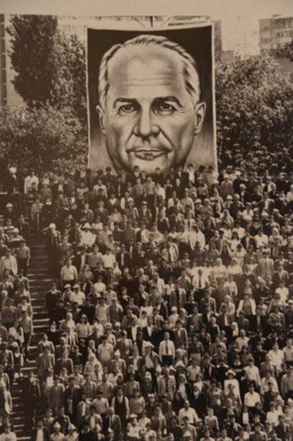 Sergide smet nn, Blent Ecevit, Sleyman Demirel, Alparslan Trke gibi Trk siyasetinin nemli isimlerinin ilgin kareleri yer ald.