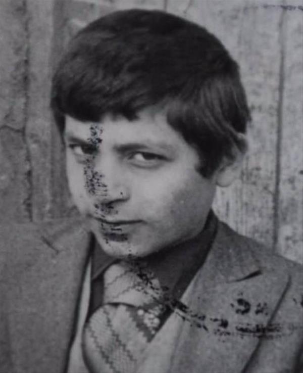 Anayasa Mahkemesi'nin (AYM) 17 yesinden 11'inin oyunu alan Zht Arslan'n bakan seilmesi, memleketi Yozgat'n Sorgun ilesinde sevinle karlanrken yeni bakan Arslan'n ortaya kan iki fotoraf ise dikkatlerden kamad.