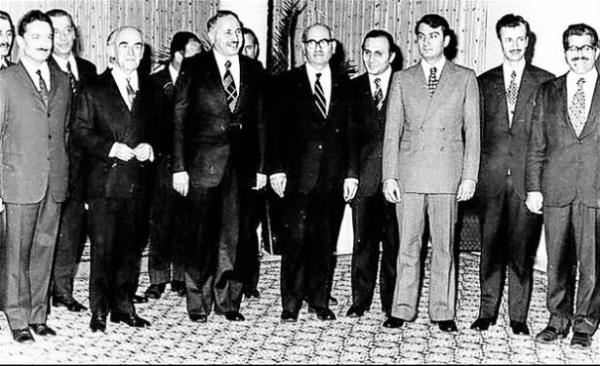 Blent Ecevit&#8217;in Babakan, Necmettin Erbakan&#8217;n da Babakan Yardmcs olduu bu hkmette, CHP kanadndan Orhan Eypolu, smail Hakk Birler, Turan Gne, Hasan Esat Ik, MSP kanadndan ise bugn de SP&#8217;de olan evket Kazan, Ouzhan Asiltrk gibi isimler yer almt.