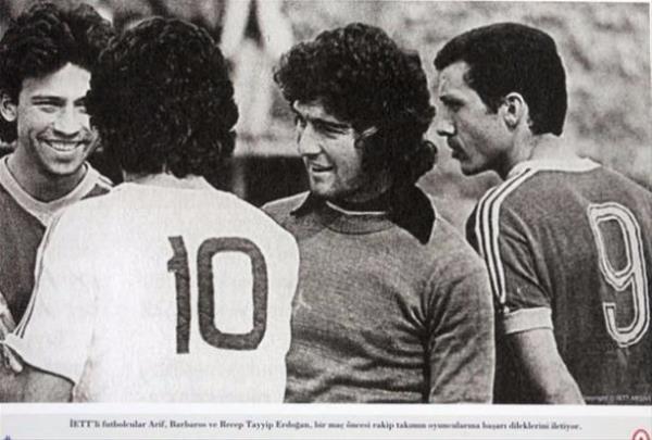 70'li yllarda futbol oynayan Erdoan'n, Fenerbahe'den de teklif ald biliniyor.  Ancak babas izin vermeyince bu transfer sonusuz kald.