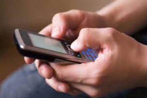 Alternatif olarak Google'n gelitirdii Hangouts uygulamas da, SMS alp gnderebilmenin yannda, istenmeyen mesajlar bir liste yoluyla engelleyebiliyor.