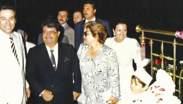 Turgut zal, Ali Sunal'n kirvesi oldu.