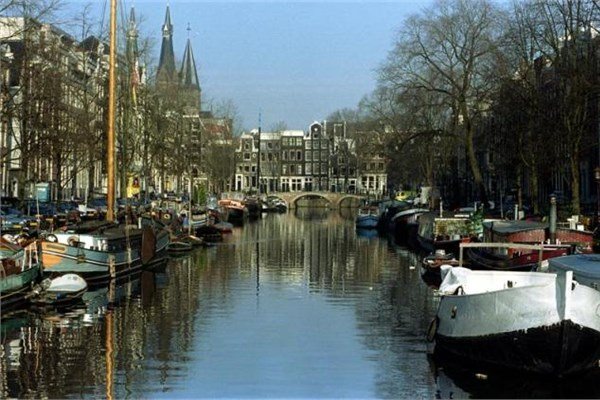 13. Amsterdam, Hollanda-  7.44 milyon turist