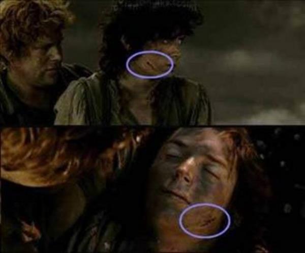 Yzklerin Efendisi- Kraln Dn Frodo'nun yzndeki yara yer deitiriyor. Birinci karede yara sada ikincisinde ise sola geiyor.