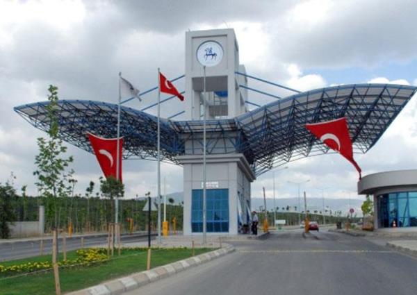 9- Dokuz Eyll niversitesi  <br>  Ynetici karma oran yzde 4