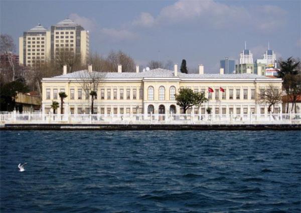 13- Mimar Sinan niversitesi  <br>  Ynetici karma oran yzde 2