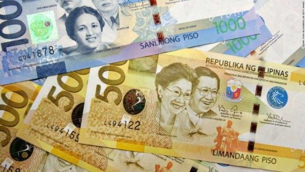 Corazon Aquino, Filipinlerin 1986 &#8216;dan 1922 yllar aras lkenin 11. bakanln stlenmi gl bir figr olarak, 500 pezo banknotunda kocas Benigno Aquino ile yer alyor.
