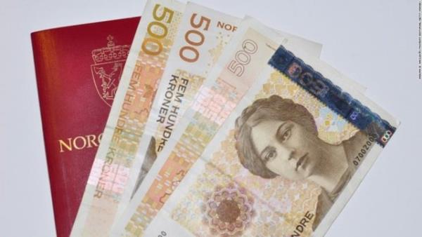 Norveli nl yazar Sigrid Undset1928&#8217;de Nobel dln kazanm Norve edebiyat tarihinin nl isimlerinden uanda Undset, 500 krone&#8217;da yer alyor.