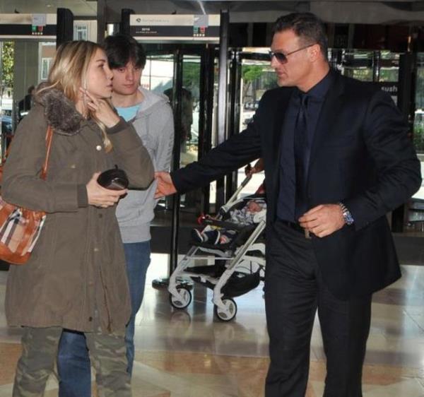 ift, boanma dedikodularyla ilgili soru zerine &#8220;Tek gerek var, o da ok mutlu olduumuzdur. Birlikte ok az grntleniyoruz nk basnn olduu yerlere gitmiyoruz&#8221; dedi.