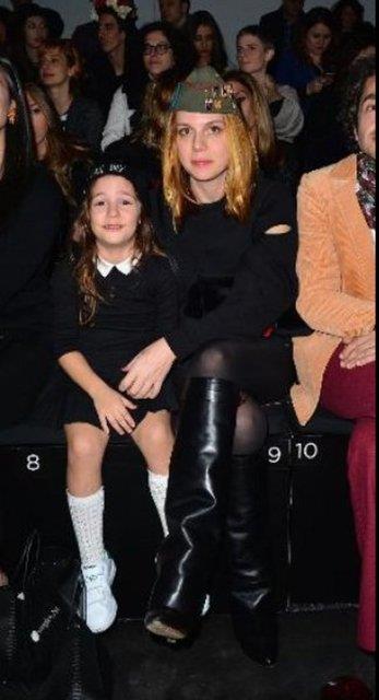 Fashion Week&#8217;te &#8216;Maid in Love&#8217; koleksiyonunu izlemeye gelenler arasnda Okan Baylgen&#8217;in eski ei irin Ediger ve kz stanbul da vard