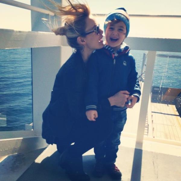 Oyuncu Gamze zelik, olu Murathan&#8217;la Nianta'nda bir AVM'de grntlendi.