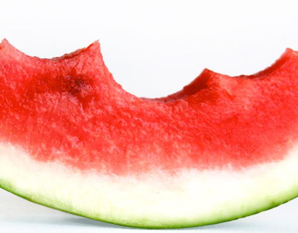 Karpuz suyu : Su: Yaz meyvesi olan karpuzun %91&#8217;i sudur. Elektrolit bakmndan zengin olan bu su zellikle scak yaz aylarnda su kaybna bal olarak grlen halsizlie iyi gelir.