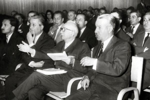 <p>CHP - CKMP - YTP - Bamszlar Koalisyonu baz siyasi mahkmlara aff da protokolyle getirdi.</p>  <p>  </p>  <p>  Babakan: smet nn (CHP)</p>  <p>  Babakan Yardmcl (3): YTP, CKMP ve CHP</p>  <p>  Devlet bakanlklar (4): 3 CHP, YTP ve bir bamsz isim arasnda paylatrld.</p>  <p>  crac bakanlklar: 2 CKMP, 6 CHP, 2 YTP.</p>  <p>  Baz bakanlklar bamszlar ile partiler arasnda dnml olarak yrtld. Dileri ve Maliye bakanlklarna TBMM dndan isimler atand.</p>