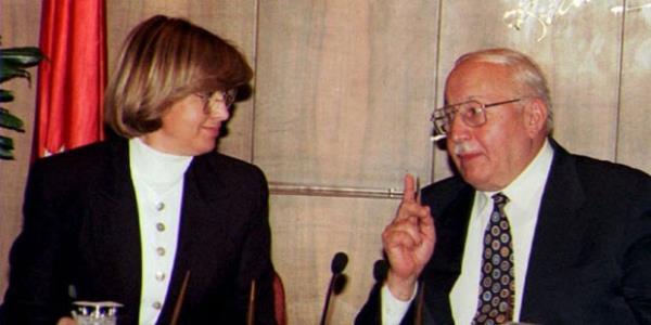 Hkmet ortaklar &#8220;bir seim hkmeti deil&#8221; , &#8220;zm hkmeti&#8221; olacaklarn koalisyon protokolnde belirttiler ve protokole &#8220;Ancak koalisyon ortaklar gerektiinde lkeyi uygun bir tarihte seime gtrecektir&#8221; ifadesini de koydular.