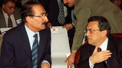 <p><b>3. Ylmaz Hkmeti <br/></p>  <p>  ANAP &#8211; DSP &#8211; DTP Koalisyonu (ANASOL&#8211;D)<br/></p>  <p>  (30.06.1997 &#8211; 11.01.1999)<br/></p>  <p></b>      </p>        <p>ANAP&#8217;n, Demokratik Sol Parti (DSP) ve Demokrat Trkiye Partisi (DTP) ile kurduu aznlk hkmeti CHP&#8217;nin dardan verdii destekle kuruldu. Hkmet kamuoyunda ANASOL &#8211; D olarak anld.  DTP Genel Bakan Hsamettin Cindoruk hkmette yer almad. DTP adna hkmete Milli Savunma Bakan ve Babakan Yardmcs olarak smet Sezgin girdi.</p>