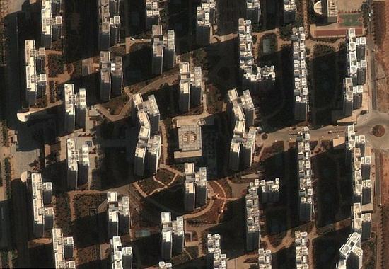 14. in`de kullanlmayan evler  2025 ylnda, in, 10 New York byklnde ehir oluturacak kadar gkdelen ina edecek ama in&#8217;de 64 milyondan fazla kullanlmayan ev var. in&#8217;in politikas, nce ina et sonra doldurdur ayn, Las Vegas ve spanya&#8217;da olduu gibi.