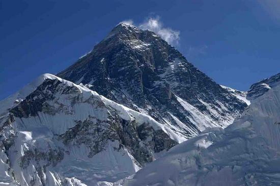 13. Everest Da byyor mu?  Everest Da her yl 4 mm byyor. Asya ve Hindistan tektonik tabaklar milyonlarca yl nce Himalayalar oluturarak arpmtr ve bu iti gc her yl Everest&#8217;i ykselterek devam ediyor.