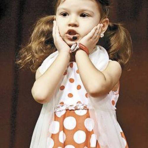 3- CLEOPATRA STRATAN 3 yanda ark bana 2.500 TL kazanyor. 2002 ylnda Moldova'da dnyaya gelen Cleopatra Stratan, imdiye kadar baarl bir albm karan en gen arkc olma nvann tayor. Zira, kk kz daha 3 yandayken ilk albmn kard.