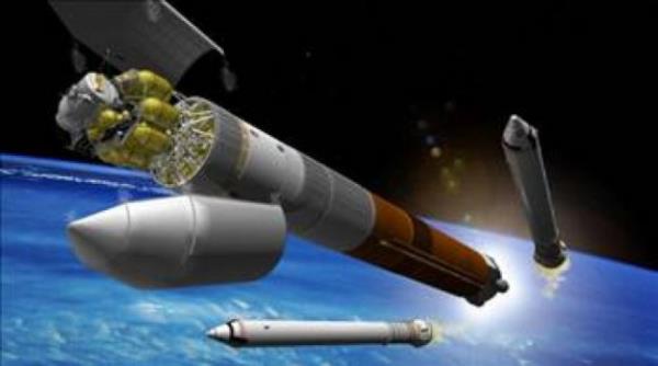 7 yanda Amerikan Havaclk ve Uzay Dairesi (NASA) tarafndan Amerika'ya davet ald ve 15 yan doldurduunda Colorado niversitesi'nde Fizik Doktoras'n yapmt. 1974 ylnda niversitedeyken NASA'da aratrmalara balad ve fizik alanndan naat Mhendislii alanna gei yapt.