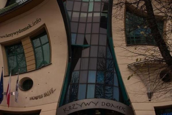 5. Krzywy Domek (Crooked House), Sopot, Polonya