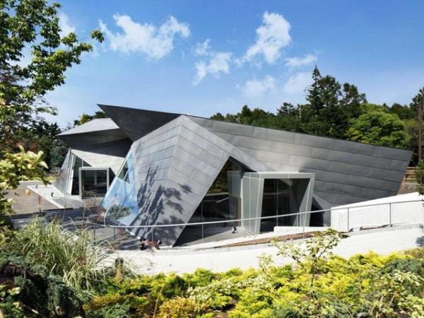 Hiroshi Senjyu Mzesi Karuizawa Kafe & Maazas, Hideo Yasui + A.I.T. tarafndan ina edilmi. Bina, Karuizawa Japonya'da bulunuyor.