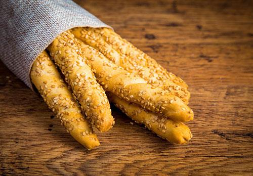 Partiden 15 dakika nce  <br>    Yksek lifli krakerler yiyin. Lif, yan emilimini azaltabilir ve bu krakerler (porsiyon bana en az 6 gram lif ieren olmal) midenizde genileyerek daha uzun sre tok hissetmenizi salar.