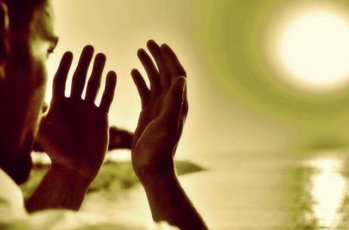 Allahm,&#8232; Dine, imana ve insanla hizmeti, Hak rzas yolunda en byk bir vazife bilelim. Ne kadar byk iler baarsak da, bundan nefsimiz adna madd-manev herhangi bir pye karmay hi mi hi dnmeyelim Ya Rabbi!