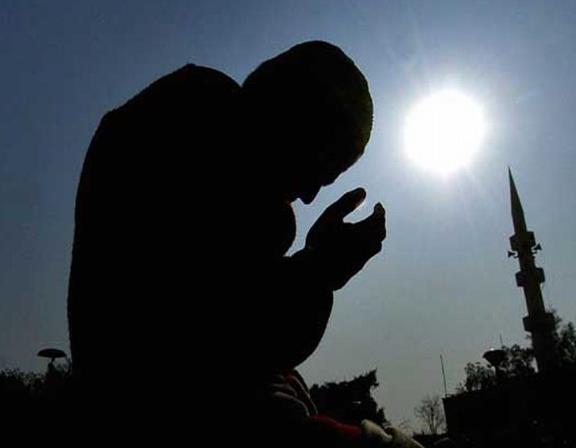 Kadir Gecesi nasl dua etmeliyiz?  <br>  Kadir gecesinin bin aydan daha hayrl olduu Kur'an- Kerim'de aka bildirilmitir. te Kadir Gecesi'nde okunmas gereken dua...