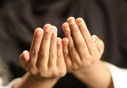 Allahm, &#8232;Tam bir sar rhuyla; makam ve mansp, paye ve hret gibi madd-manev hemen her konuda yol arkadalarmz ne karp kendimiz gerilerden gerilere ekilerek onlarn baarlarnn tellal gibi davranalm, kardelerimizin mazhariyetlerini alklayp muvaffakiyetlerini de bir bayram sevinciyle karlayalm Ya Rabbi!