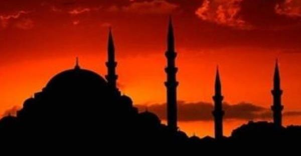 Resullullah (sav)in ashab, bu duruma hayran oldular. Bunlarn makam ve derecelerine ulamann imknsz olduunu dndkleri srada Cebrail (a.s.) gelip dedi ki, &#8220; Senin mmetin bu kiilerin seksen yllk ibadetlerin hayran oldular, hlbuki Allah Tel ondan daha hayrl iyi bir eyi senin mmetine indirdi.&#8221; Ve Kadir sresini okudu. Peygamber (sav) Efendimiz ve beraberindekiler bunun zerine ok sevindiler.&#8221;