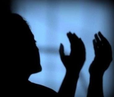 Allahm, &#8232;Hayatmz iman- kmil yrngeli ve ihlas donanml yaamay en birinci mesele bilelim. Duygular, dnceleri ve davranlar itibaryla Hakrzasna kilitlenmi bir hakikat eri olalm. Beraber yrdmz, ayn mefkreyi paylatmz kimselerle asla rekabete girmeyelim. Onlarakar kat'iyen kskanlk duymayalm; aksine, onlarn noksanlarn giderip, eksiklerini tamamlayalm ve onlara kar hareketlerimizde hepbir vcudun uzuvlarndan herhangi bir organm gibi davranalm Ya Rabbi