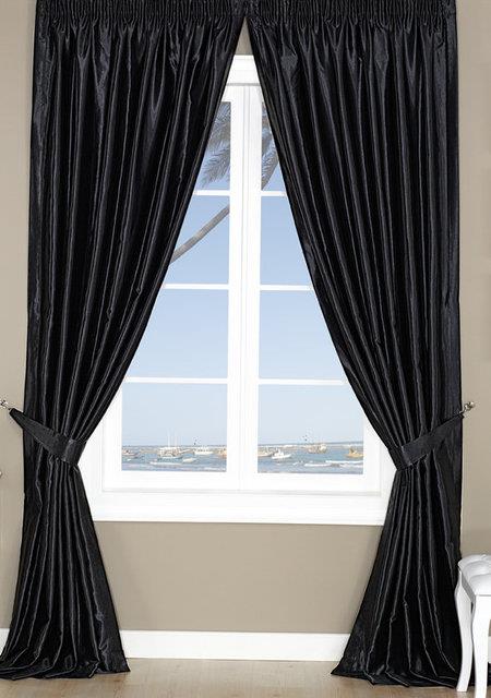 60. Yatak odanzda siyah perde kullann. Bu, daha iyi uyumanz ve dinlenmi uyanmanz salar.